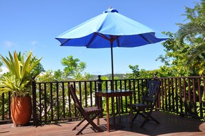 Outdoor dining - 2 Luxurious, Modern 1 bed Suites with Stunning Ocean/Marina Views@amazing prices (Rodey Heights)