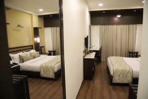 Executive Room | 1 bedroom, in-room safe, desk, blackout curtains