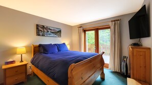 8 slaapkamers, een bureau, een strijkplank/strijkijzer, gratis wifi