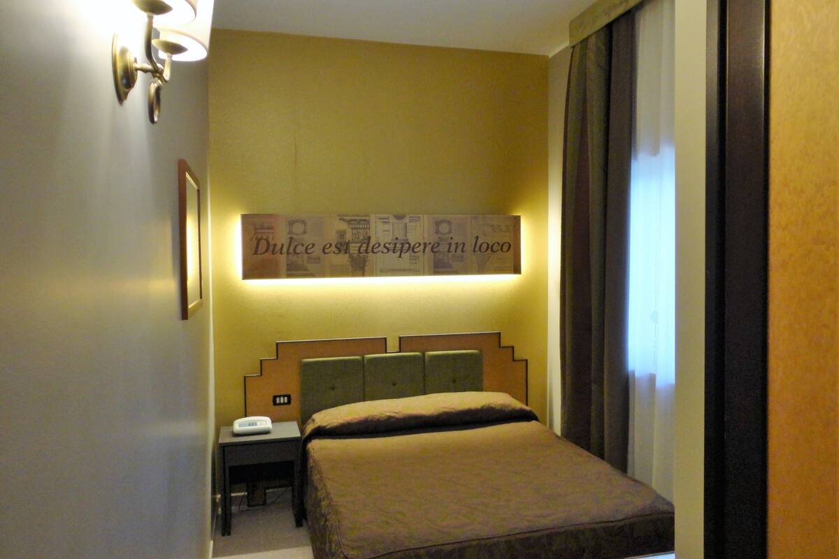 double room single use | minibar, desk, blackout curtains, soundproofing