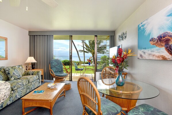 TV, stereo - Oceanfront condo with WiFi & ground-floor lanai - see turtles right out front (Wailuku)