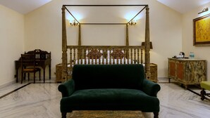Quarto clássico, vista para o jardim