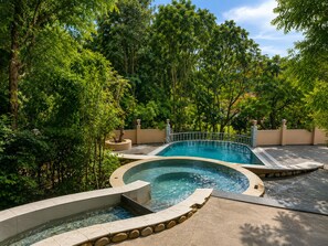 Outdoor pool - Park Exotica Resort (Udaipur)