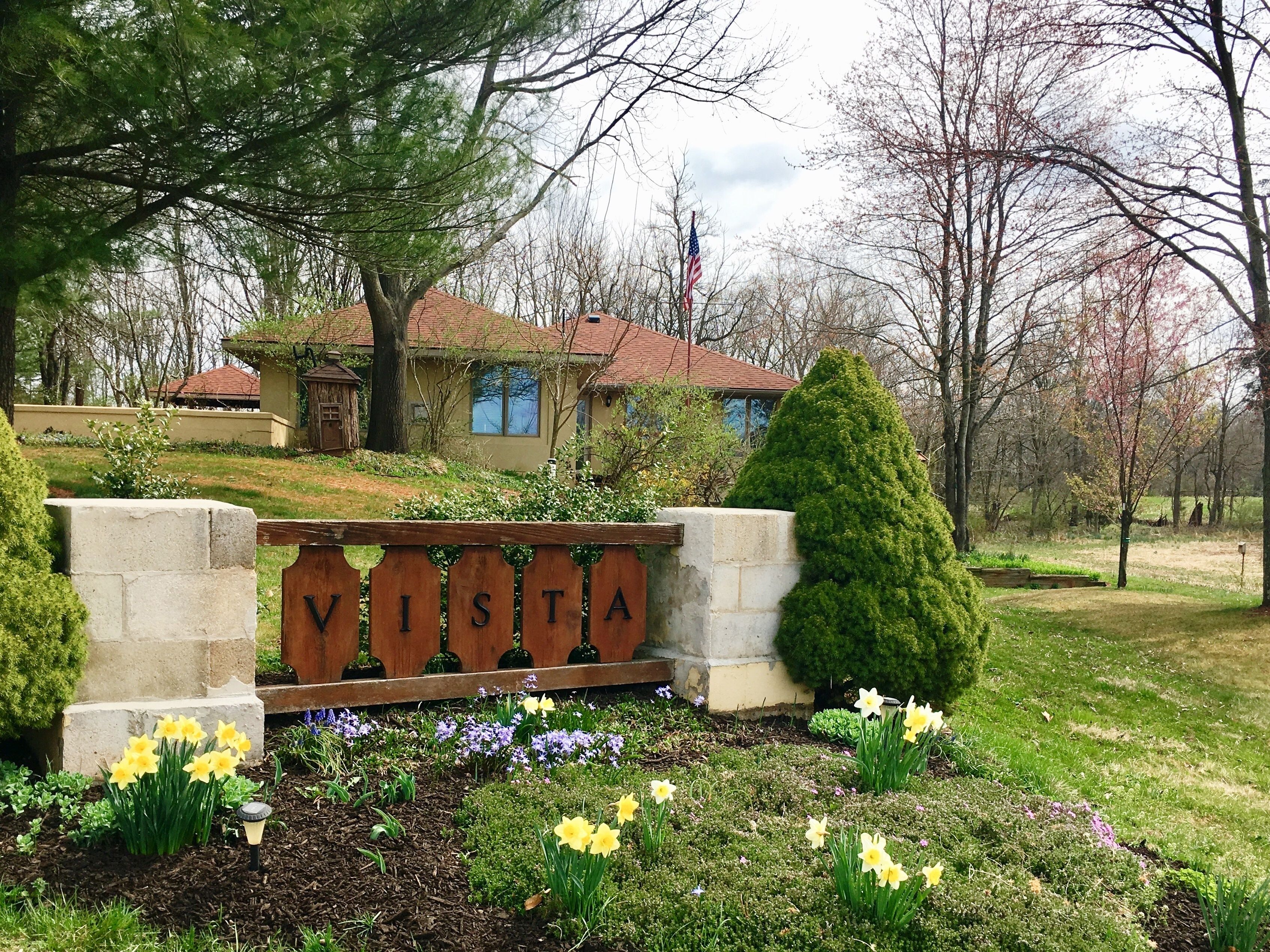 Vista Country Home, built for WWII Fighter Ace Hugh Batten & wife. Family owned!