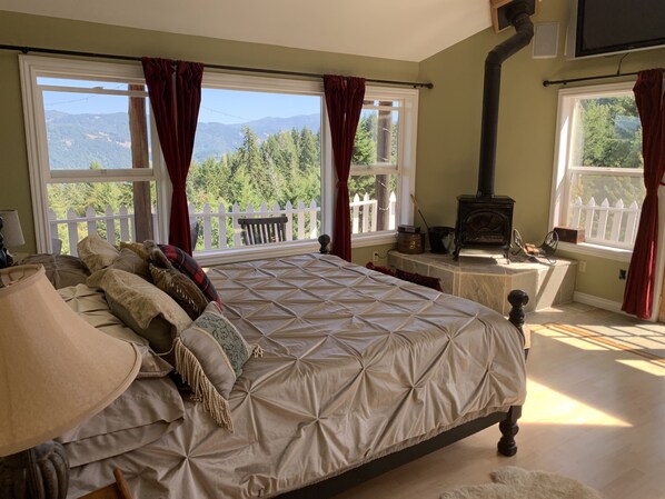 4 bedrooms, free WiFi, bed sheets