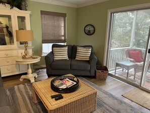 Älytelevisio, DVD-soitin, kirjoja