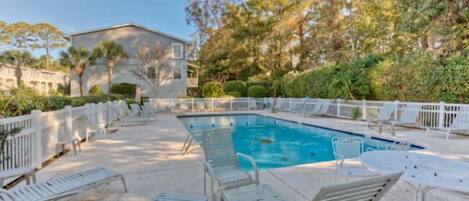 حمّام سباحة خارجي