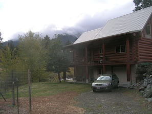 Exterior - Log cabin for salmon, fishing, hiking, cross-country skiing, 50 minutes to ski (Pollock)