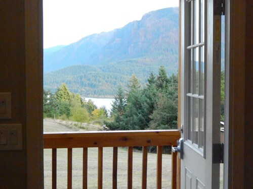 Shellrock Cabin with Columbia River View