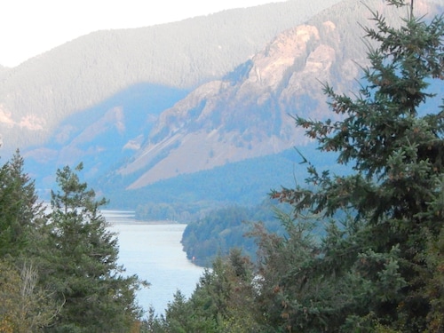 Shellrock Cabin with Columbia River View