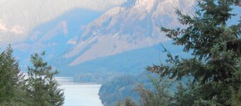 Shellrock Cabin with Columbia River View
