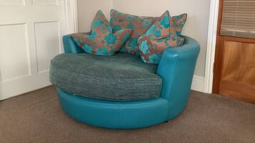 Suite, Garden View (Cottage Suite) | Living area | Flat-screen TV