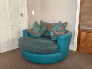 Suite, Gartenblick (Cottage Suite) | Wohnbereich | Flachbildfernseher