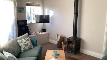 Suite, Garden View (Cottage Suite) | Living area | Flat-screen TV
