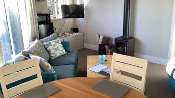 Suite, Garden View (Cottage Suite) | Living area | Flat-screen TV