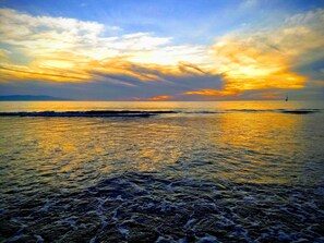 Beach nearby, sun-loungers, beach towels - 2 BR/2Bth Sea & Mountain View Condo W/ Pool!  Short Walk to Best Beach! (Bucerias)