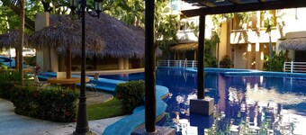 2 BR/2Bth Sea & Mountain View Condo W/ Pool! Short Walk to Best Beach!
