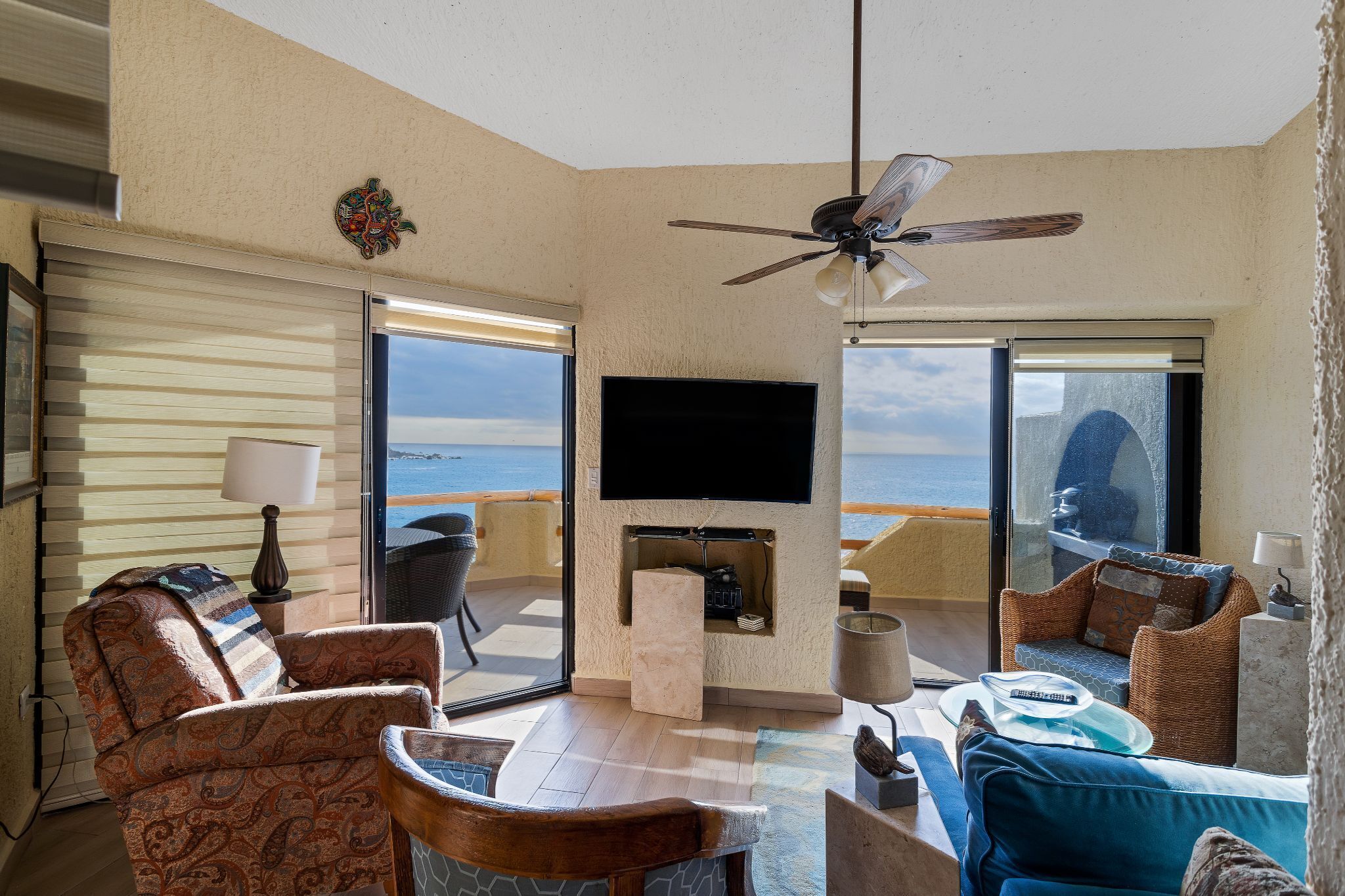 Smart TV, fireplace, DVD player, books