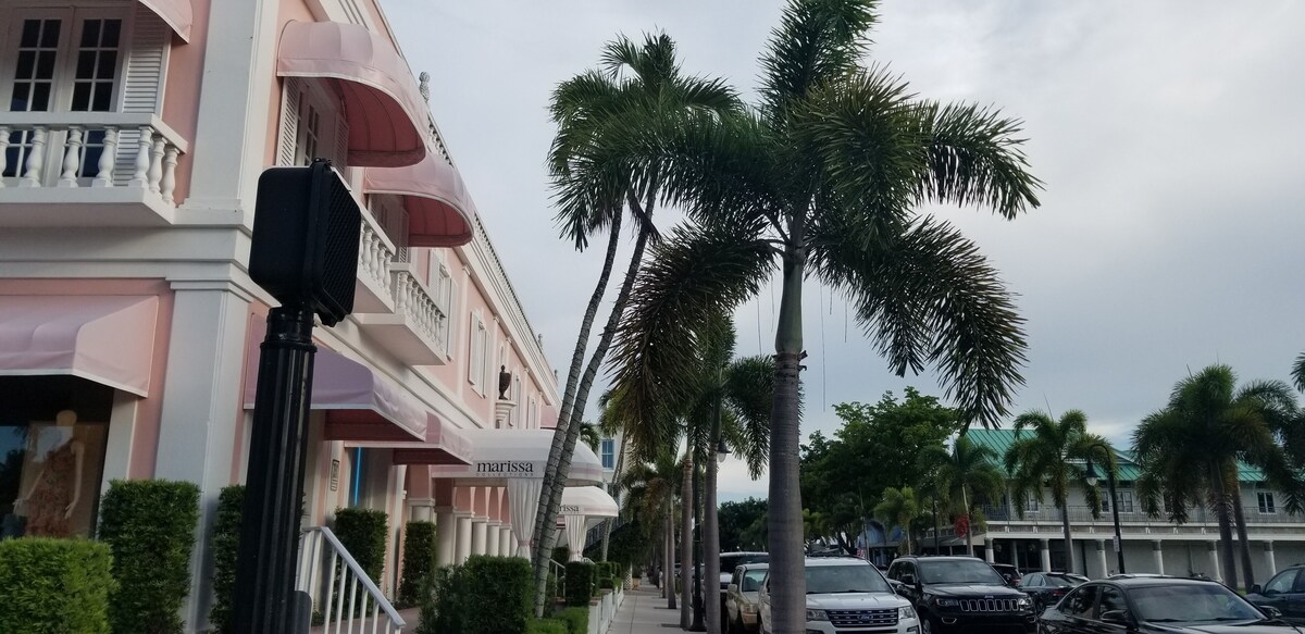 Photo 20 of 4-bedrooms/3 baths with pool, just 3 minutes to Vanderbilt Beach driving