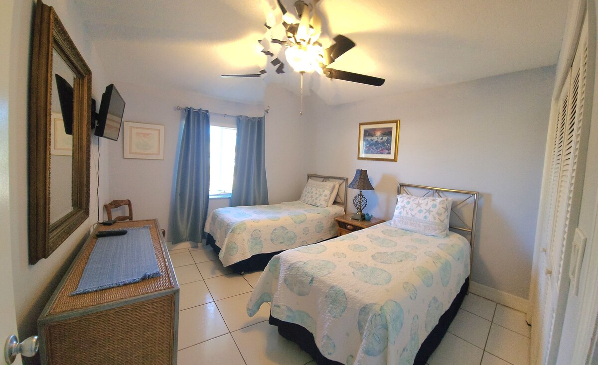 Photo 8 of 4-bedrooms/3 baths with pool, just 3 minutes to Vanderbilt Beach driving