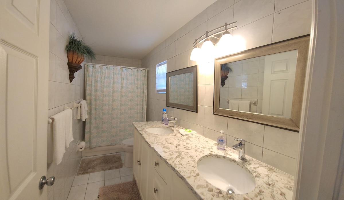 Photo 7 of 4-bedrooms/3 baths with pool, just 3 minutes to Vanderbilt Beach driving