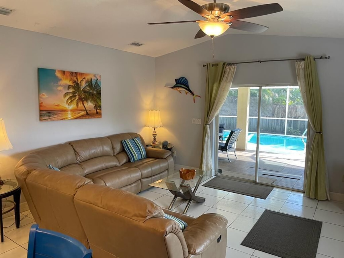 Photo 3 of 4-bedrooms/3 baths with pool, just 3 minutes to Vanderbilt Beach driving