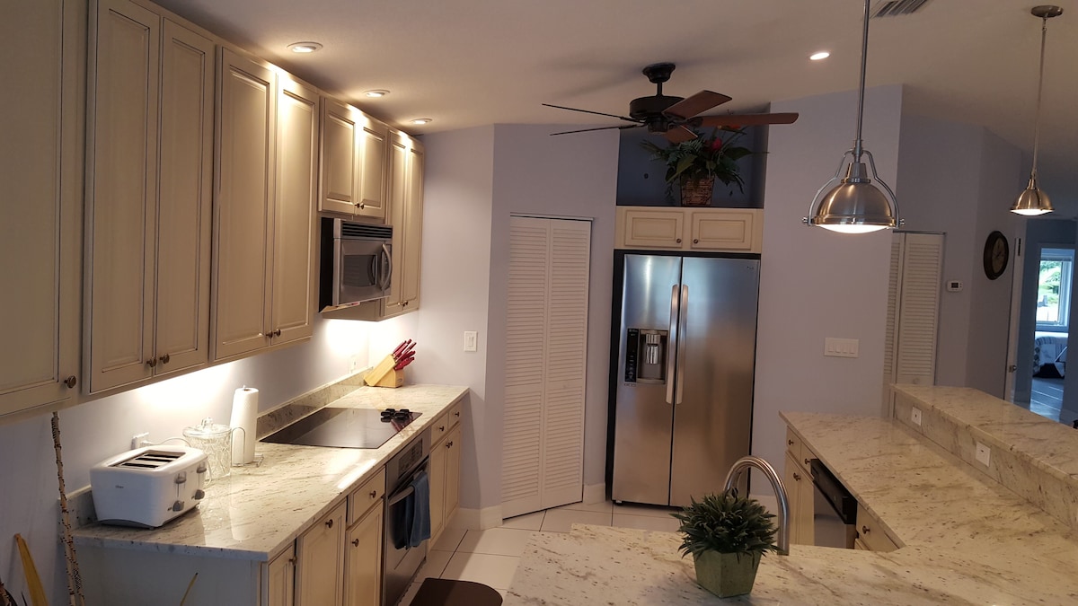 Photo 5 of 4-bedrooms/3 baths with pool, just 3 minutes to Vanderbilt Beach driving