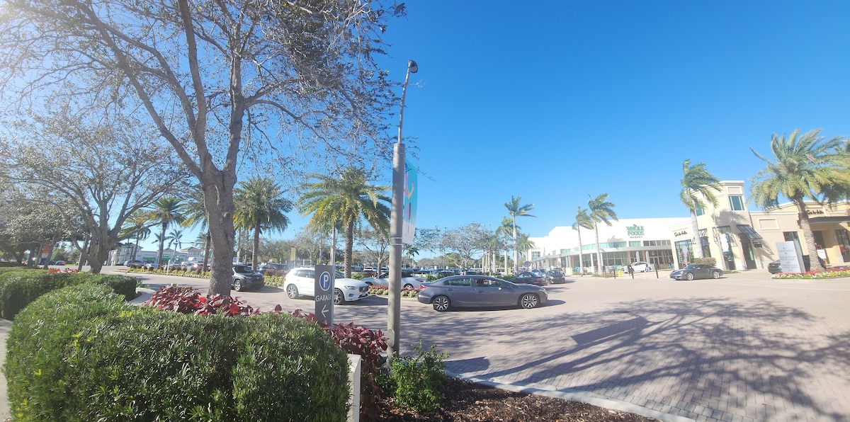 Photo 24 of 4-bedrooms/3 baths with pool, just 3 minutes to Vanderbilt Beach driving