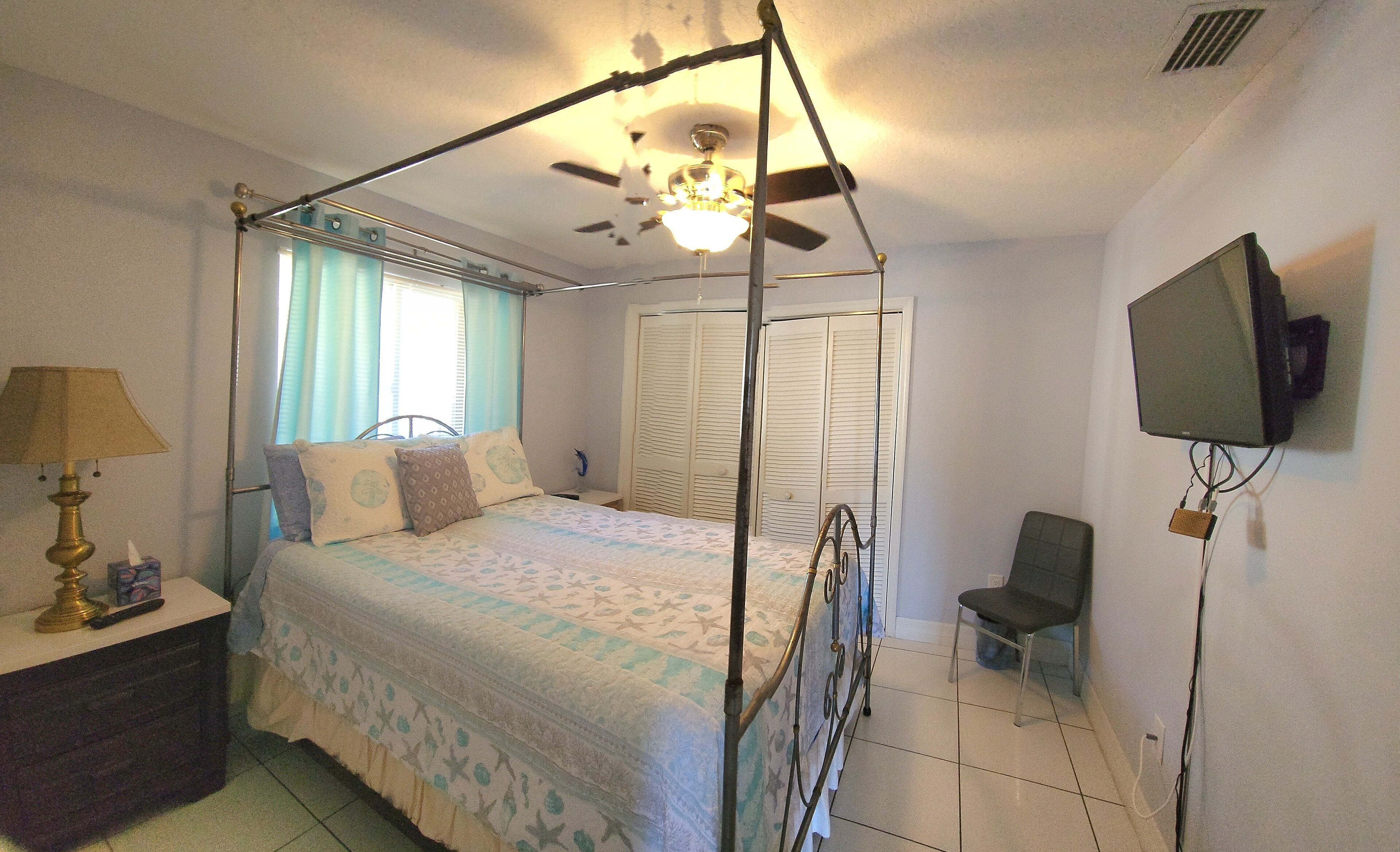4 bedrooms, iron/ironing board, travel cot, free WiFi