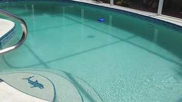 Utomhuspool och uppvÀrmd pool