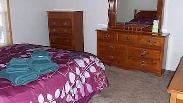 3 bedrooms, iron/ironing board, bed sheets