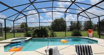 Luxury 8 Bedroom Villa, Good for 18 to 20, Pool/Spa