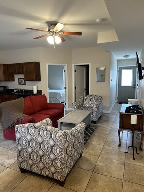 4 makuuhuonetta, silitysrauta/-lauta, Wi-Fi, vuodevaatteet