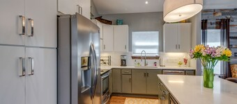 The East Nashville Getaway. New home w/upgraded amenities, minutes to Broadway!