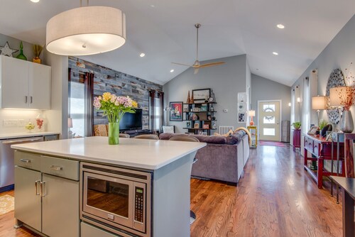 The East Nashville Getaway. New home w/upgraded amenities, minutes to Broadway! 