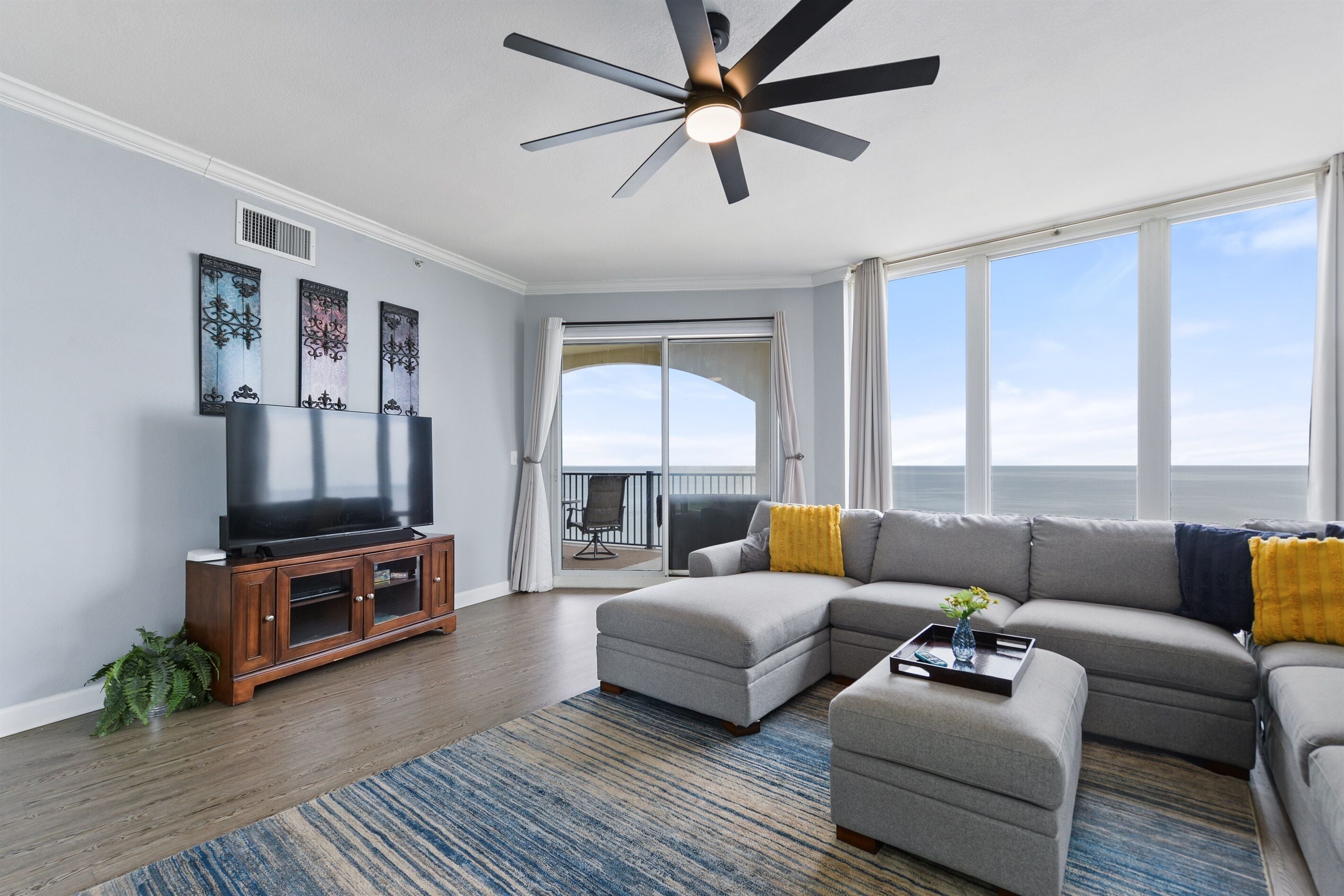 Smart TV, DVD player