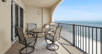 Penthouse Paradise – Sunset Beach Views!