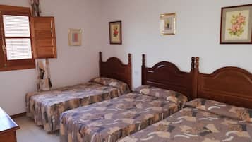 Mobiliario individual, tabla de planchar con plancha, wifi gratis