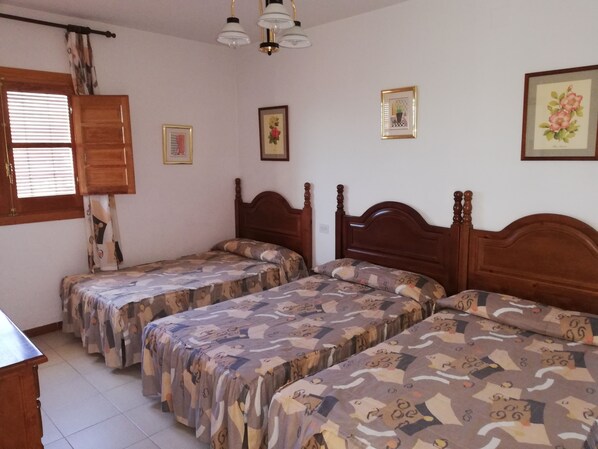 Individually furnished, iron/ironing board, free WiFi, bed sheets