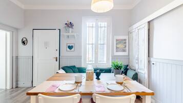 Tägliches inbegriffenes Frühstück zur Selbstbedienung