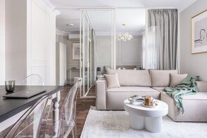 Departamento exclusivo, chimenea (Dorsoduro) | Decoración personalizada, muebles diferentes y escritorio