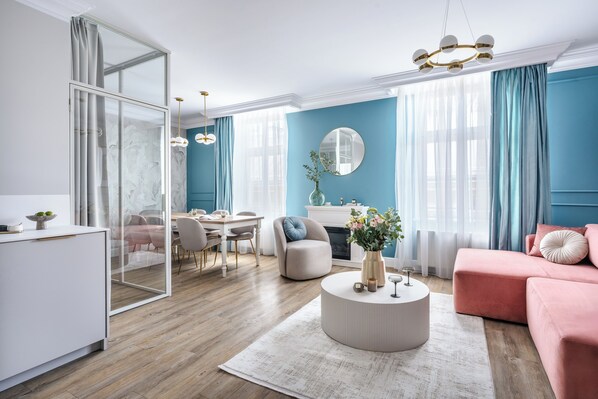 Departamento exclusivo, balcón (Miami Beach) | Área de sala de estar | Smart TV