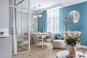Exclusive Apartment, Balcony (Miami Beach) | Living room | Smart TV - District17 by StayLab (Kraków)