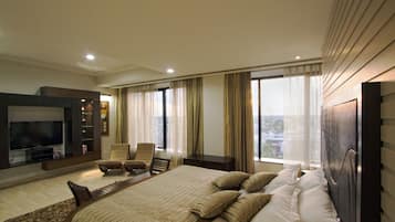 Presidential Suite | Minibar, in-room safe, individually decorated, individually furnished