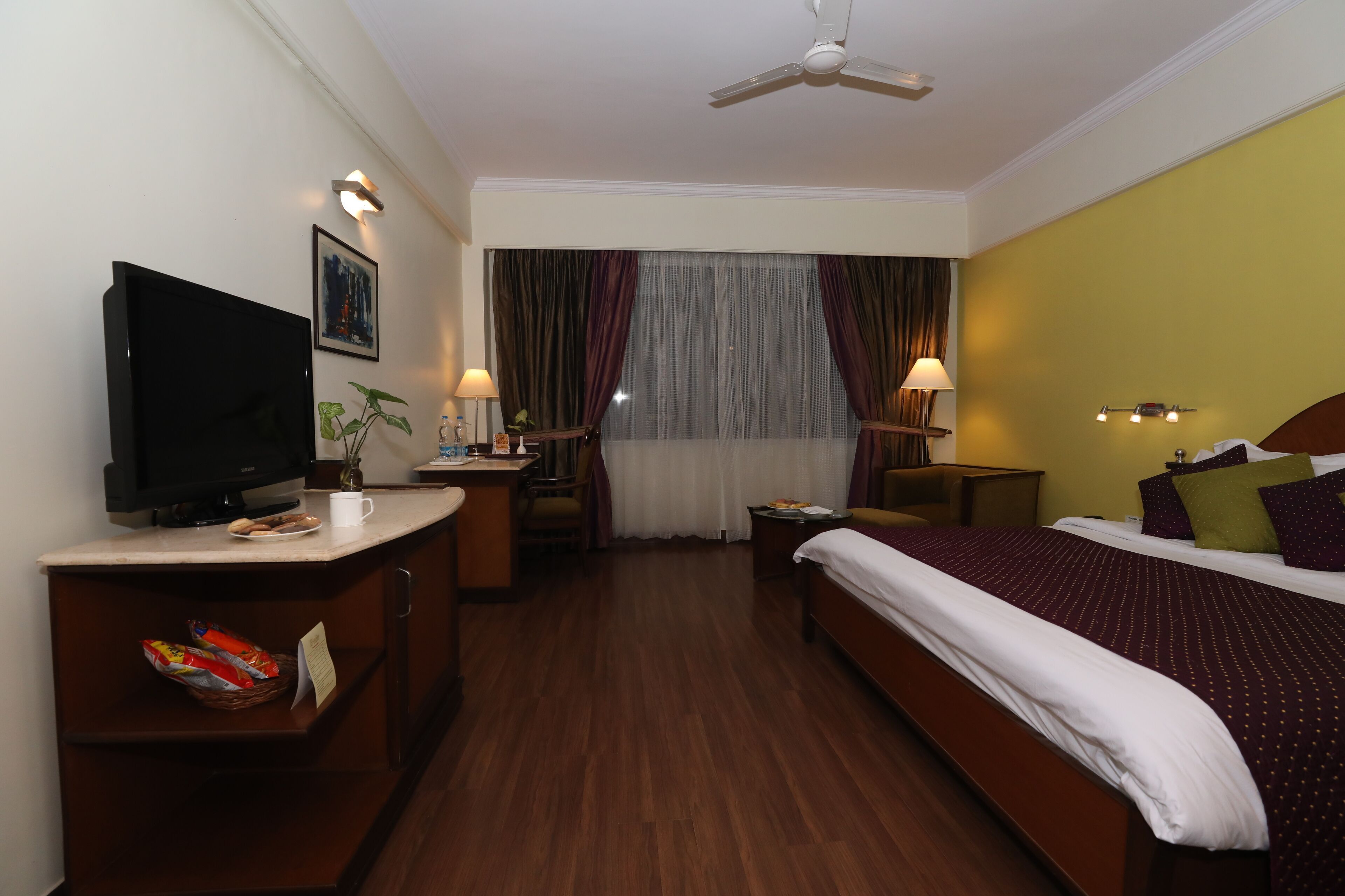 Minibar, in-room safe, individually decorated, individually furnished