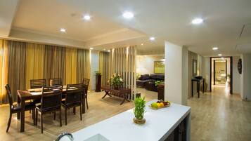 Presidential Suite | Dining room