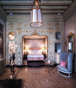Signature Suite, Canal View | In-room safe, free WiFi, bed sheets - Hotel Heureka  (Venice)
