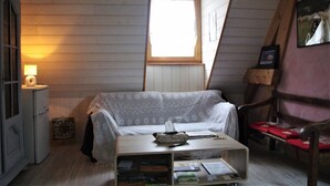 Suite, 2 Bedrooms | Living room - Pesaulhé (Monein)