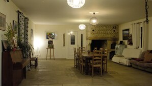 Suite, 2 Bedrooms | Living room - Pesaulhé (Monein)
