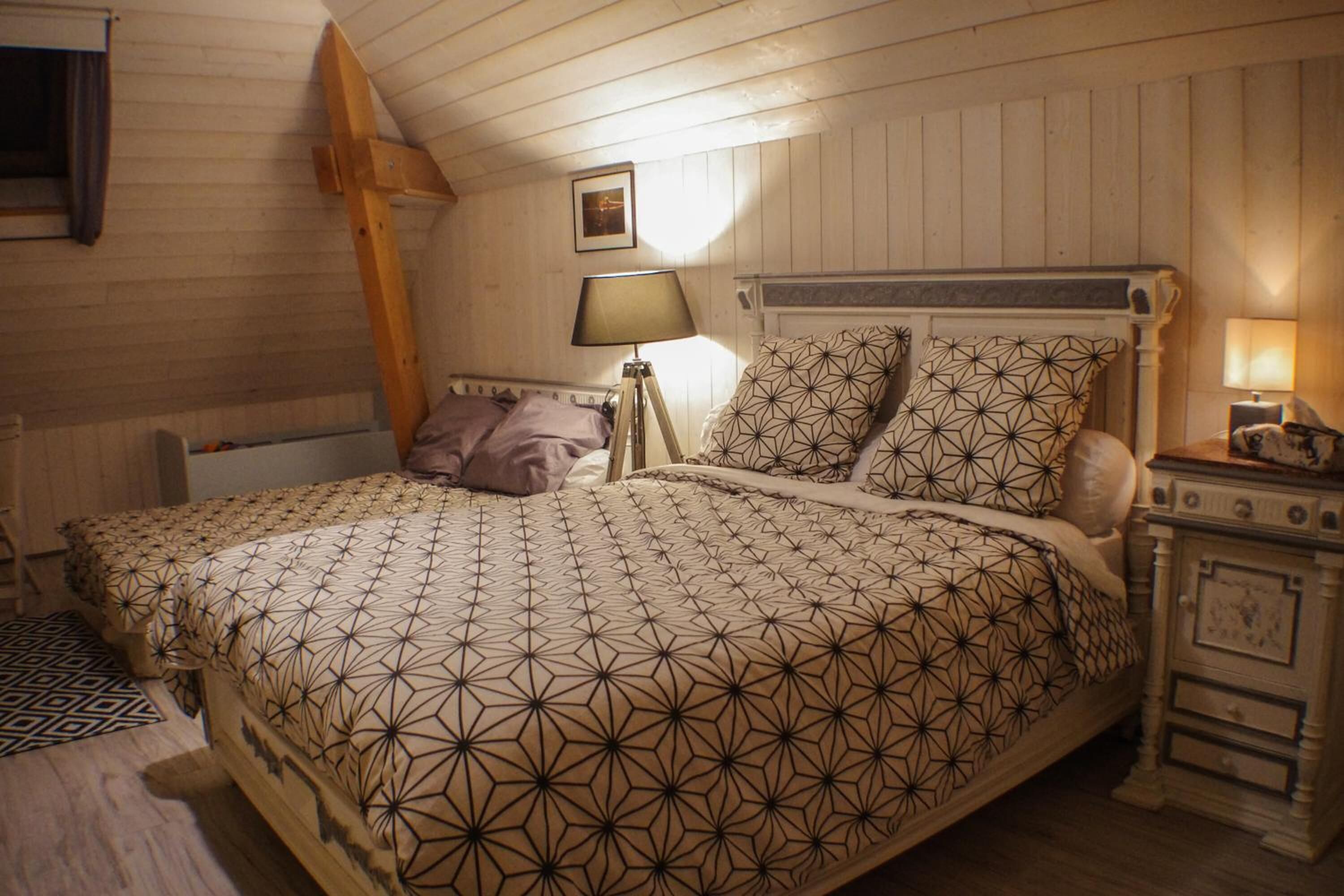 Trang trí khác biệt, trang bị nội thất với thiết kế riêng biệt 